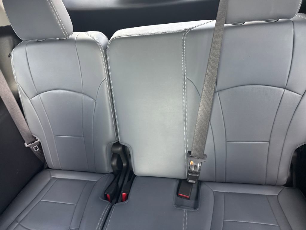 Used 2021 Buick Enclave Essence image 29