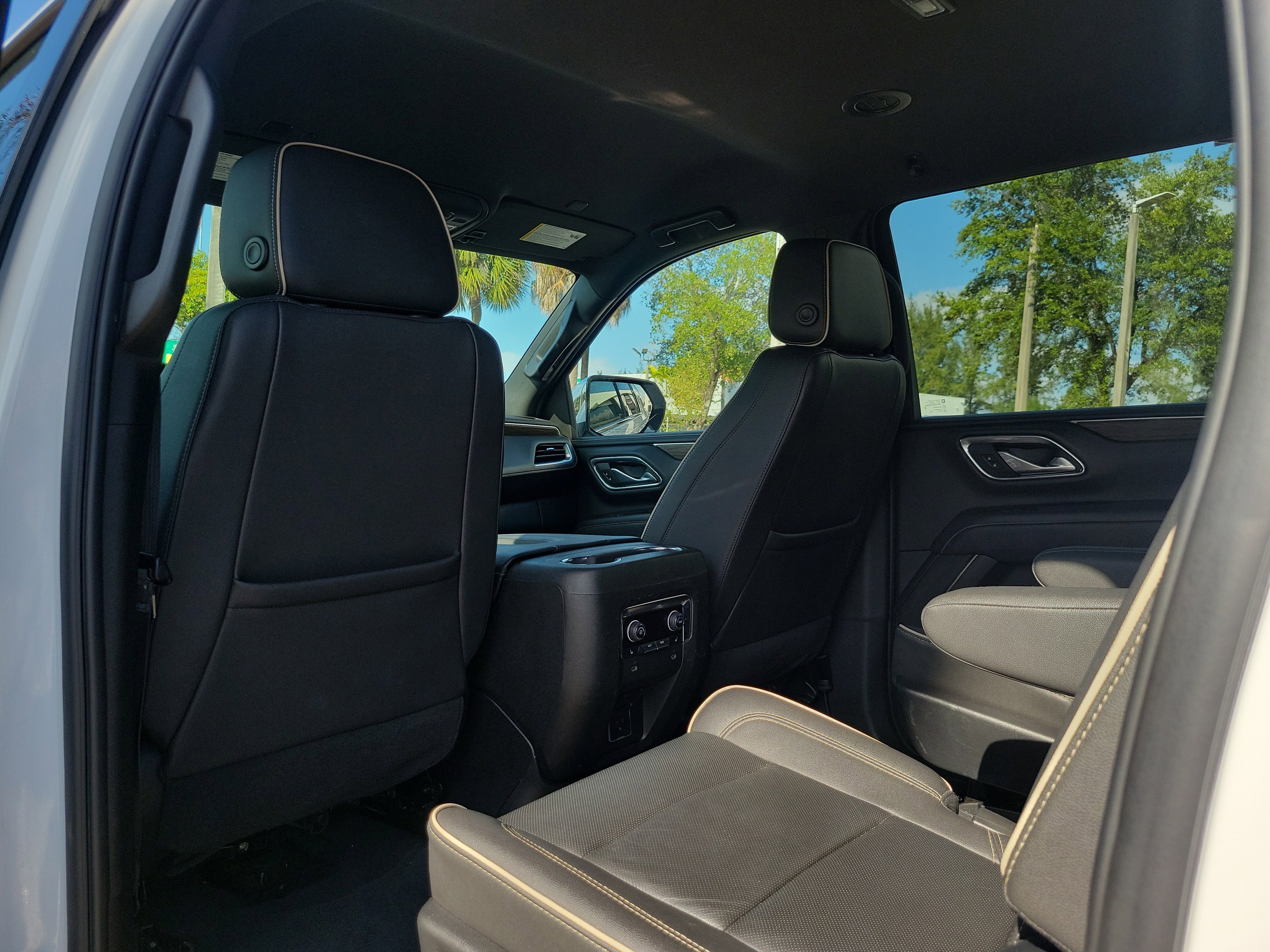Used 2023 Chevrolet Suburban Premier image 14