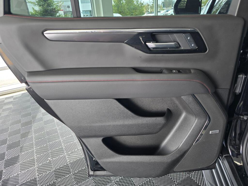Used 2025 Chevrolet Tahoe RST w/ RST Performance Edition AWD/4WD image 37