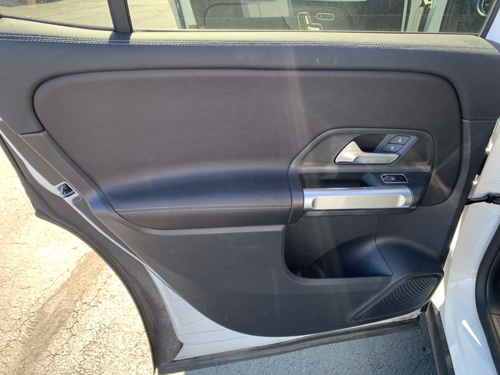 Used 2023 Mercedes-Benz GLB 250 4MATIC image 40