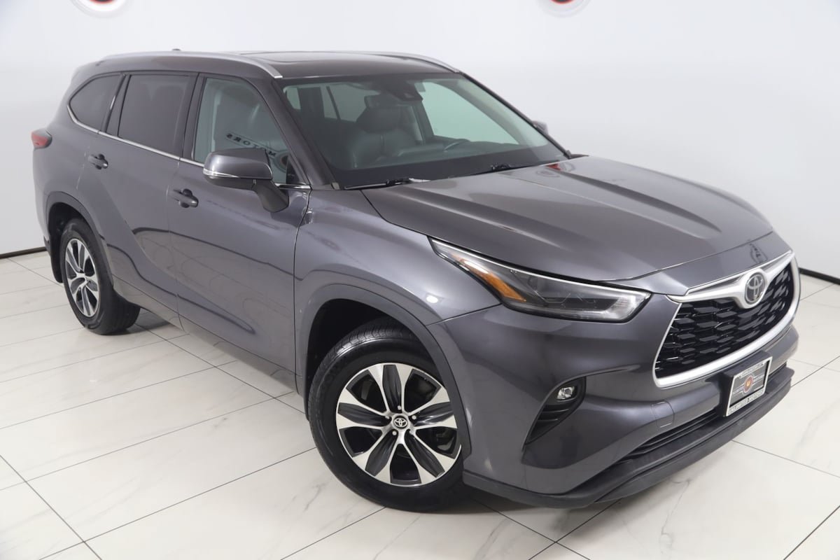 Used 2021 Toyota Highlander XLE AWD/4WD image 17