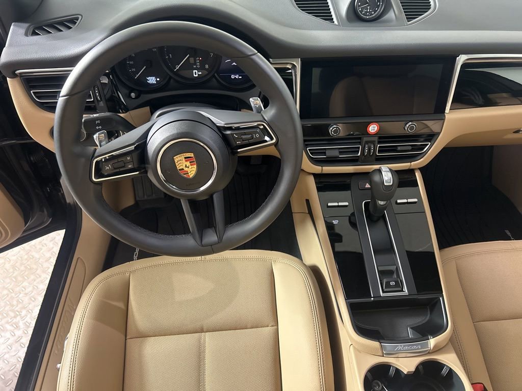 Certified 2025 Porsche Macan image 21