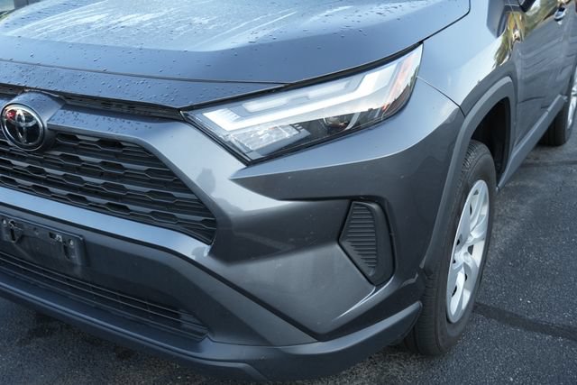 Used 2024 Toyota RAV4 LE AWD/4WD image 5