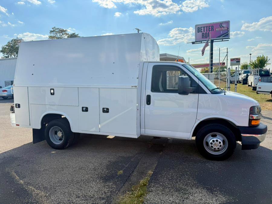 Used 2018 GMC Savana 3500 w/ Power Convenience Package image 4
