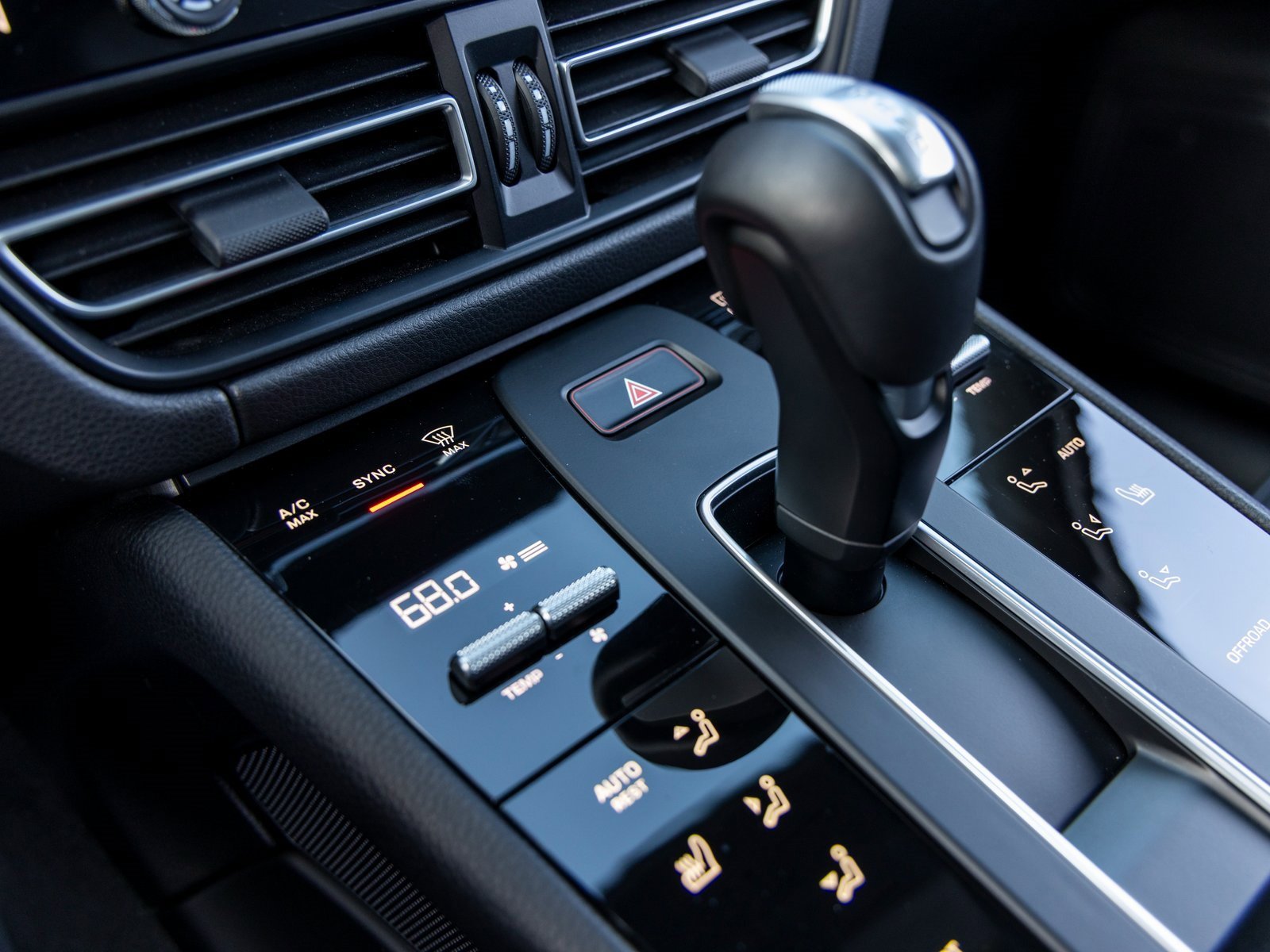 Certified 2025 Porsche Macan image 37