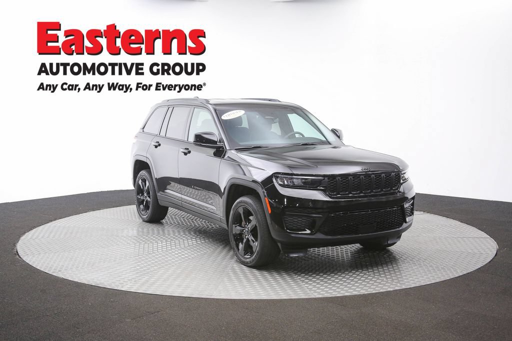Used 2024 Jeep Grand Cherokee Altitude AWD/4WD image 51