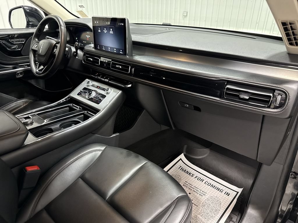Used 2023 Lincoln Aviator AWD image 30