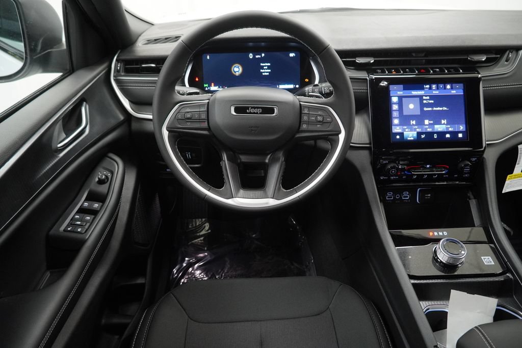 New 2026 Jeep Grand Cherokee Laredo AWD/4WD image 18