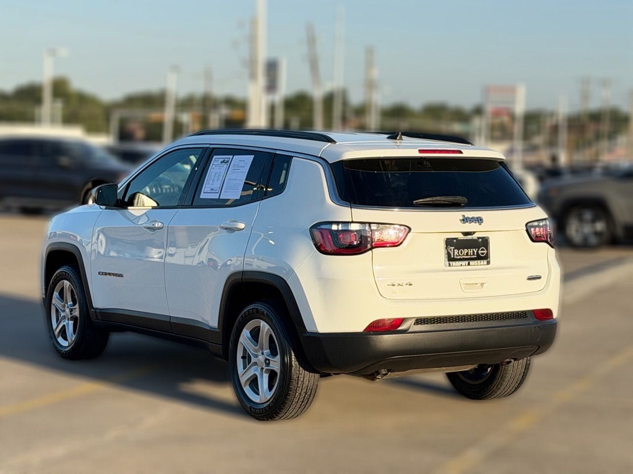 Used 2023 Jeep Compass Latitude w/ Convenience Group AWD/4WD image 5