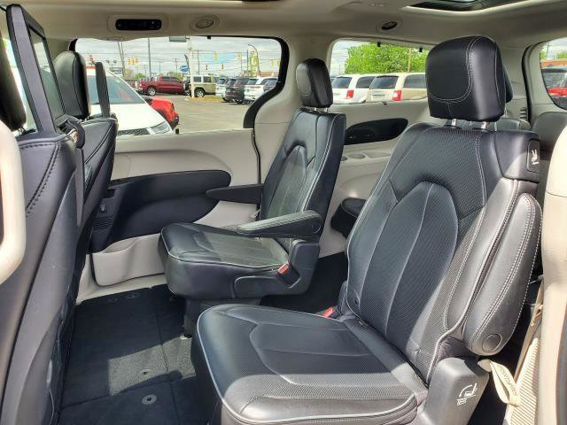 Used 2020 Chrysler Pacifica Limited FWD image 26