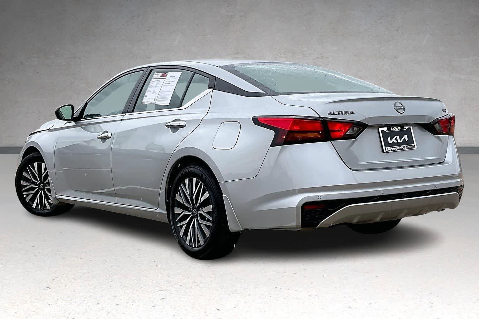 Used 2024 Nissan Altima 2.5 SV FWD image 4