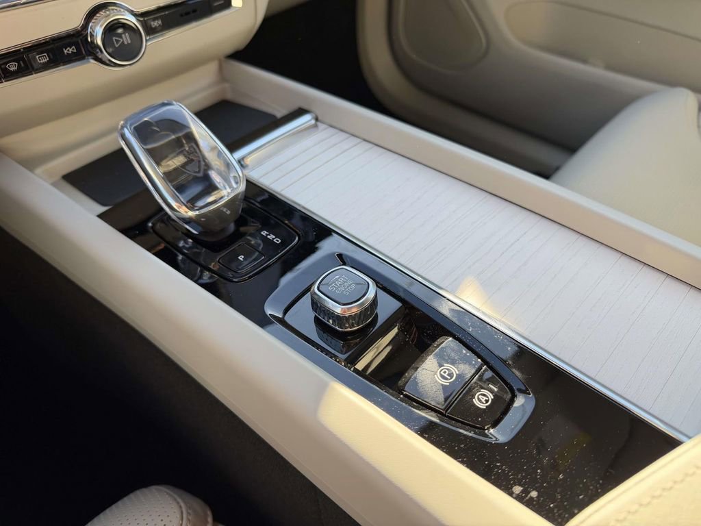 New 2026 Volvo XC60 B5 Ultra w/ Protection Package Premier image 6
