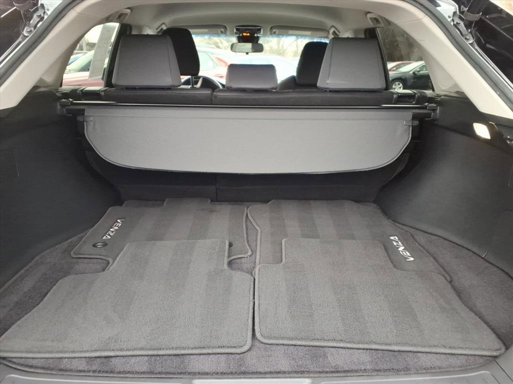 Used 2022 Toyota Venza LE image 17