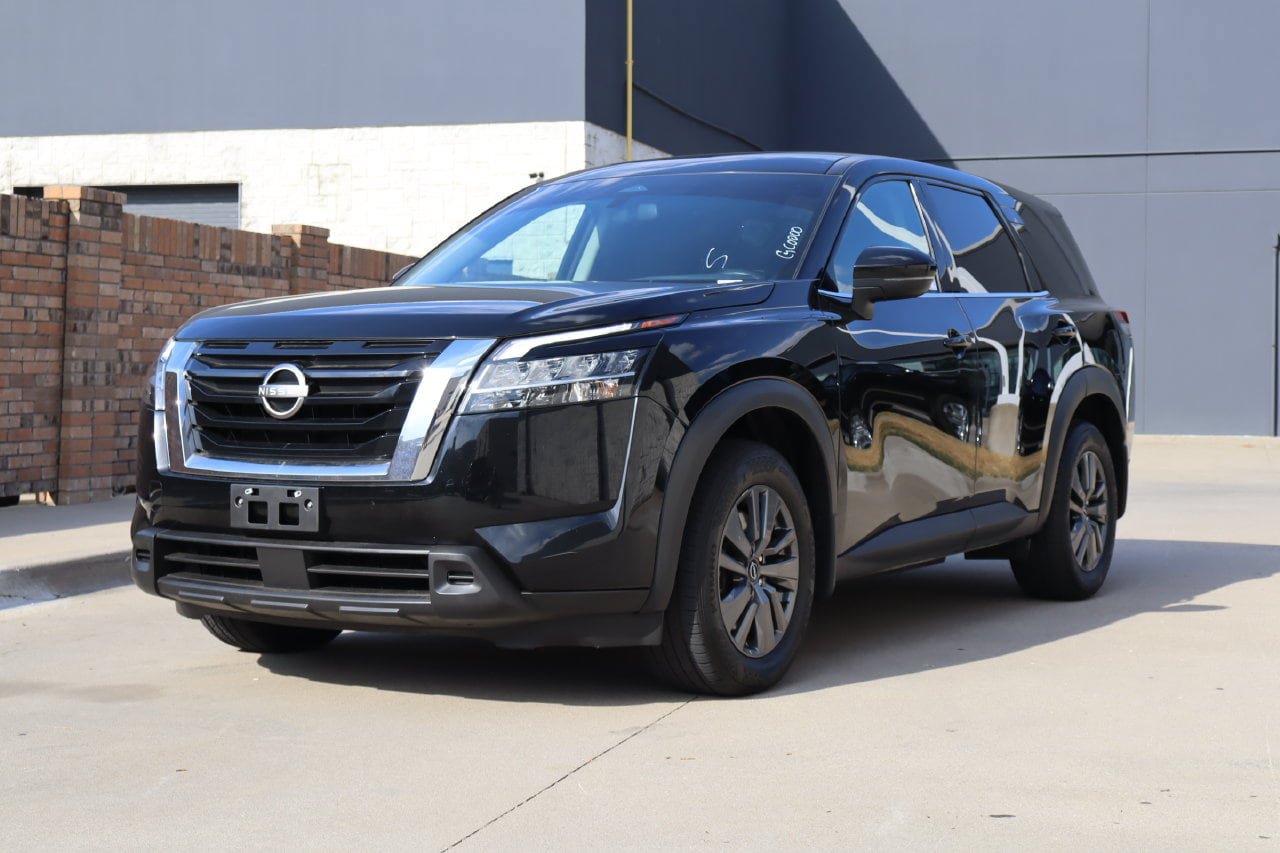 Used 2022 Nissan Pathfinder S FWD image 2