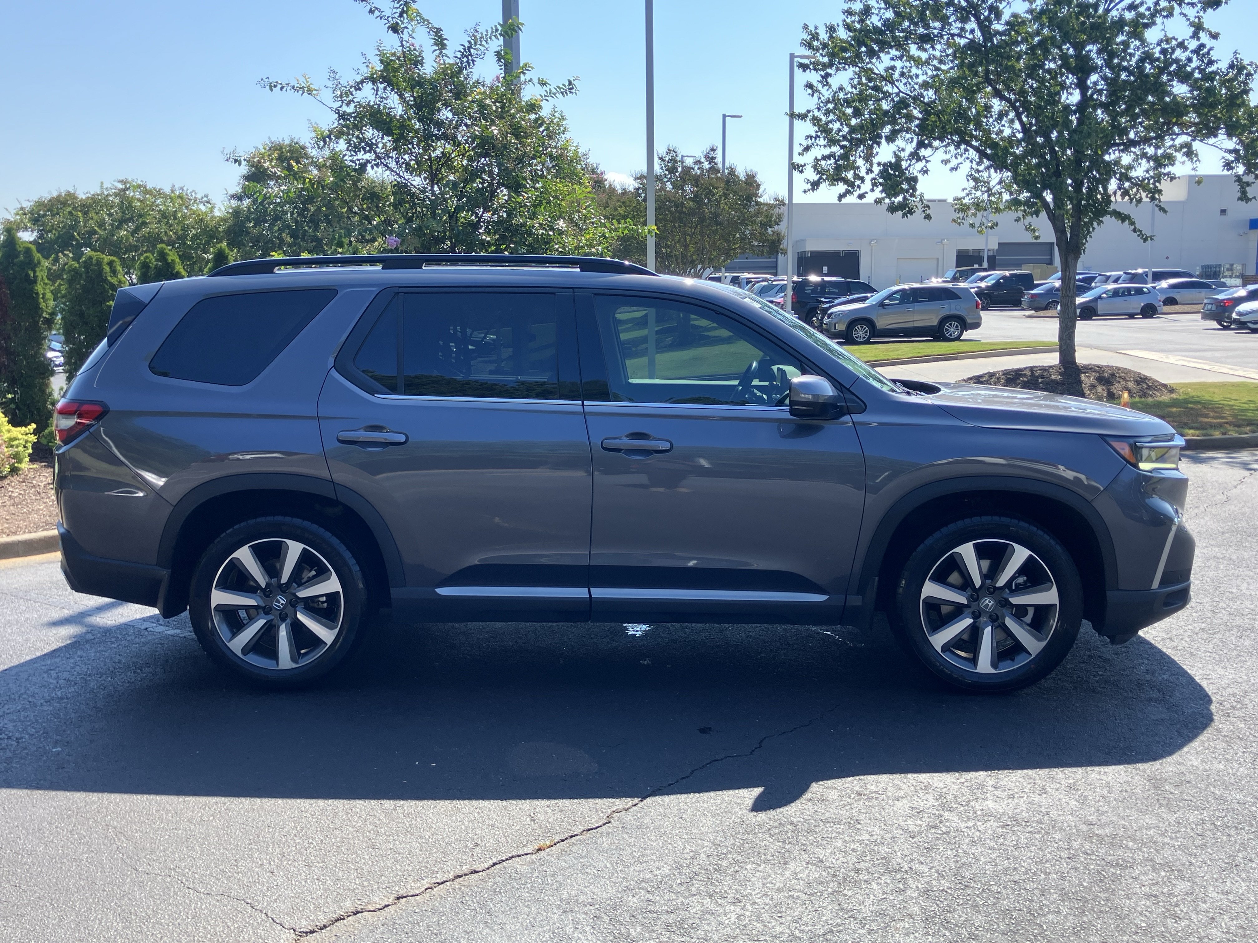Certified 2025 Honda Pilot Touring image 11
