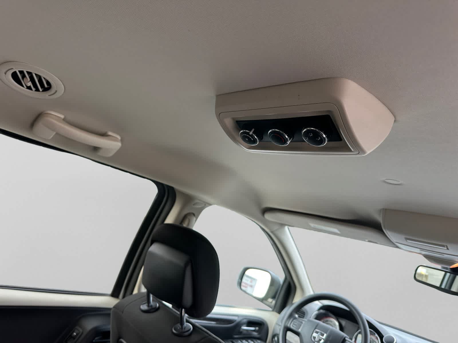 Used 2019 Dodge Grand Caravan SE FWD image 22