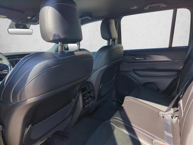 New 2025 Jeep Grand Cherokee Altitude image 17