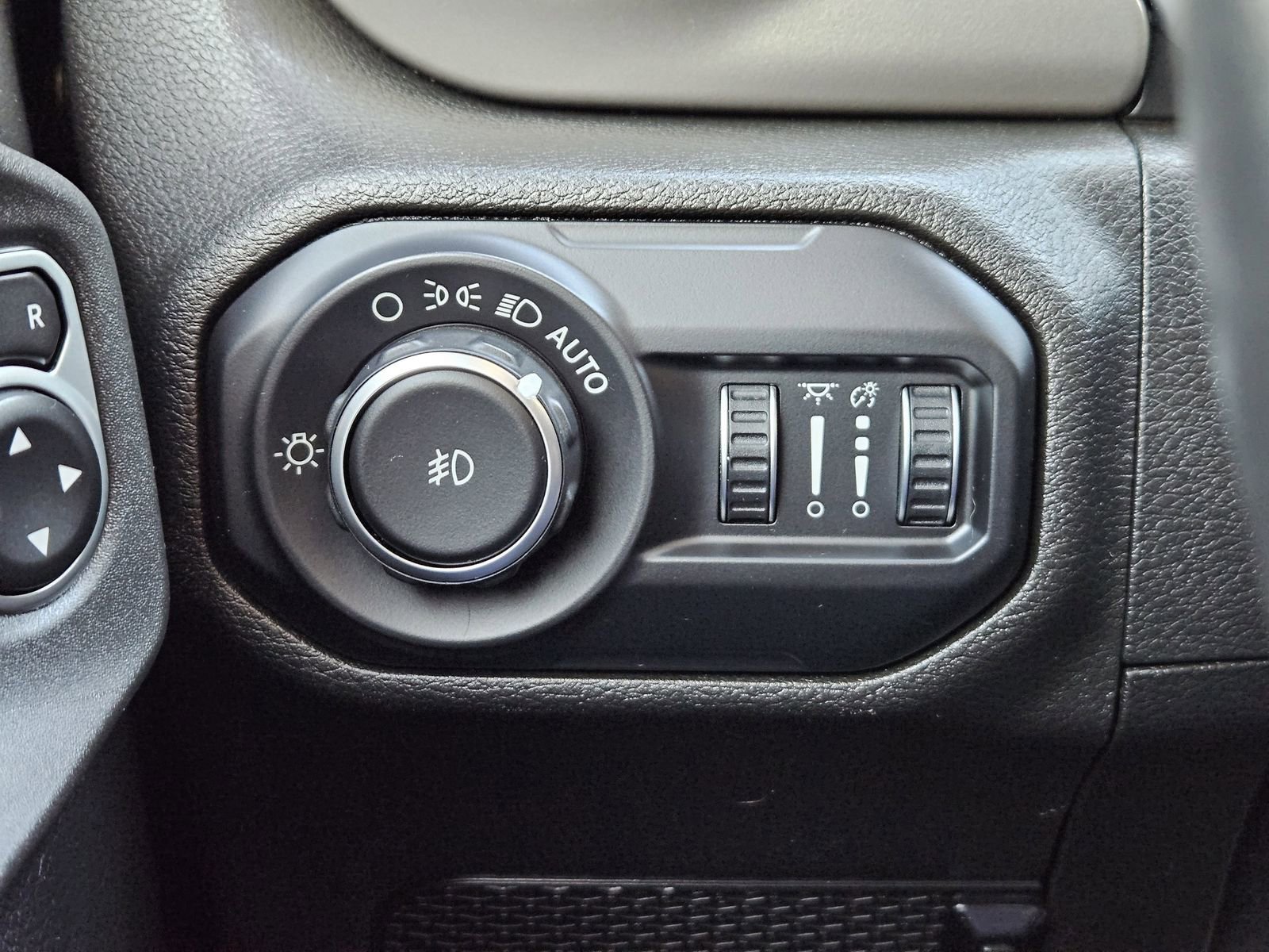 Used 2018 Jeep Wrangler Unlimited Sport S image 23