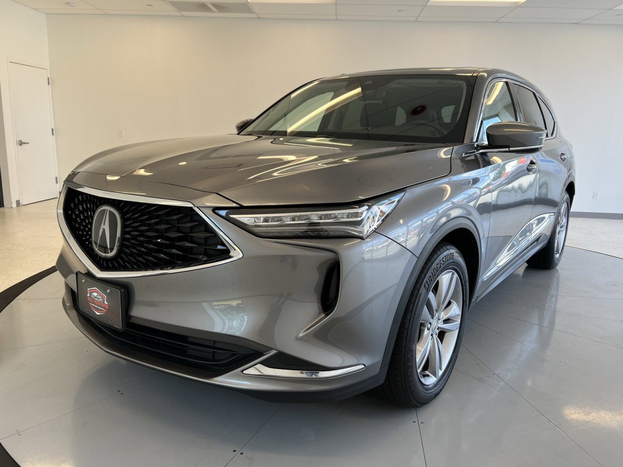 Used 2023 Acura MDX SH-AWD image 3