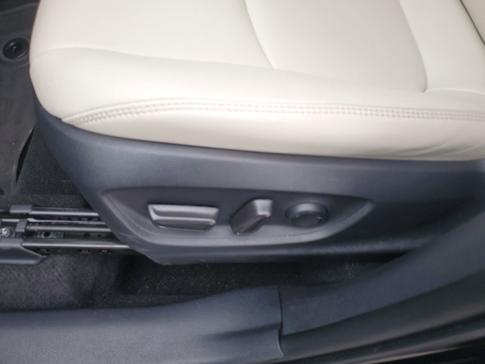 Certified 2023 Toyota Corolla Cross XLE w/ Convenience Package image 19