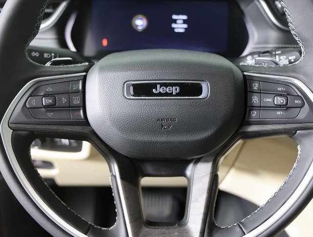 Used 2025 Jeep Grand Cherokee L Limited w/ Black Appearance Package image 14