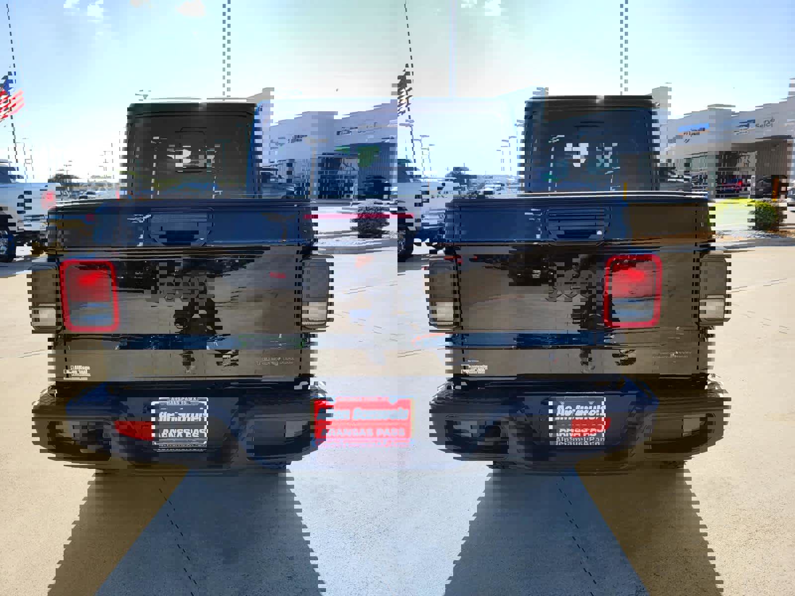 New 2025 Jeep Gladiator Sport image 4