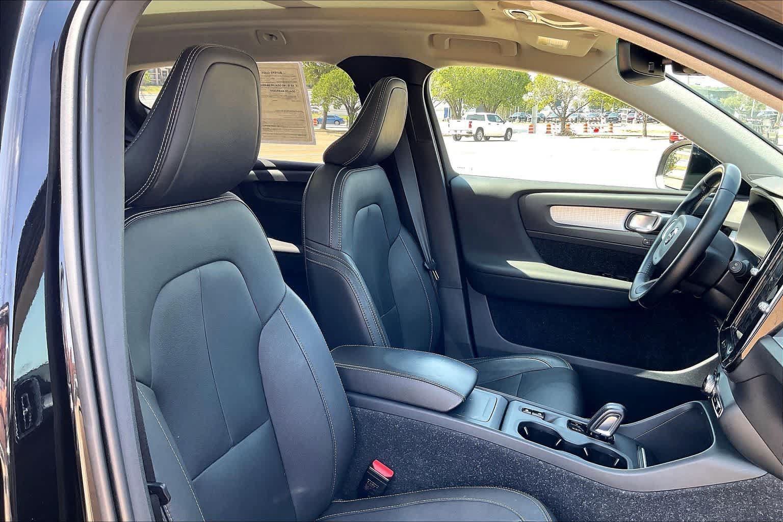 Used 2021 Volvo XC40 T5 Momentum w/ Climate Package AWD/4WD image 12