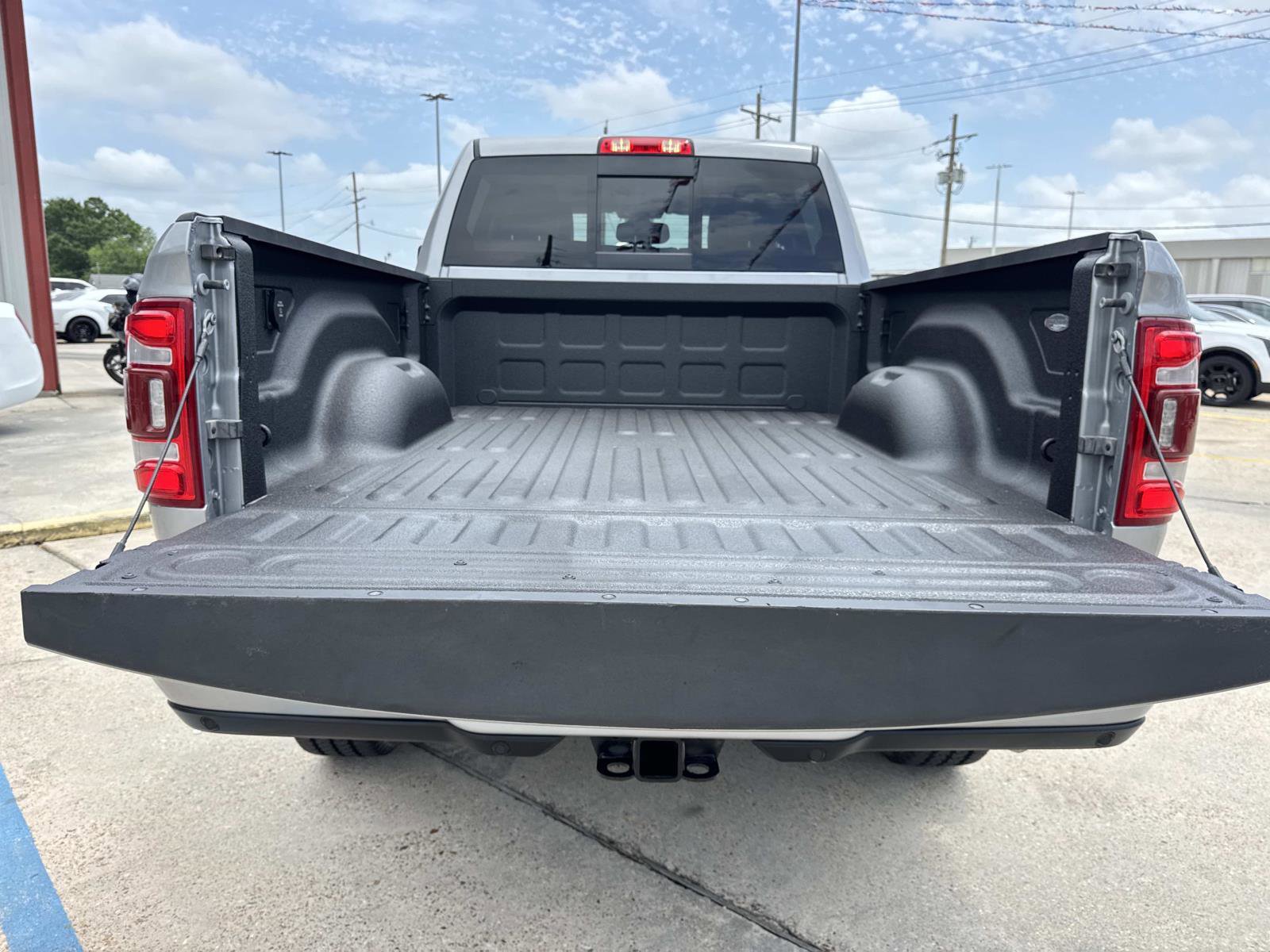 Used 2024 RAM 2500 Laramie AWD/4WD image 8
