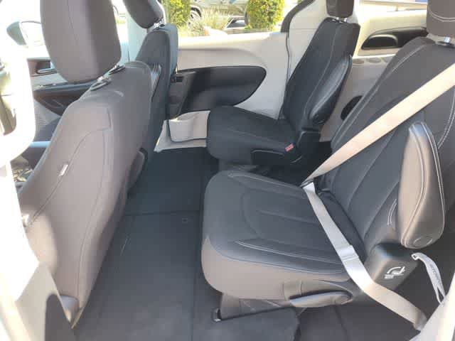 Used 2023 Chrysler Voyager LX image 16