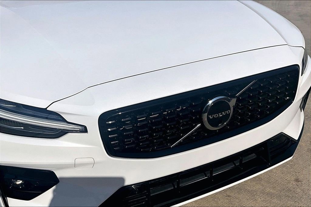 Used 2024 Volvo S60 B5 Plus image 37