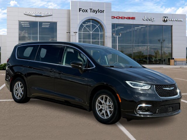 Certified 2024 Chrysler Pacifica Touring-L FWD image 3