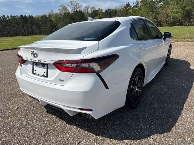 Used 2022 Toyota Camry SE image 3