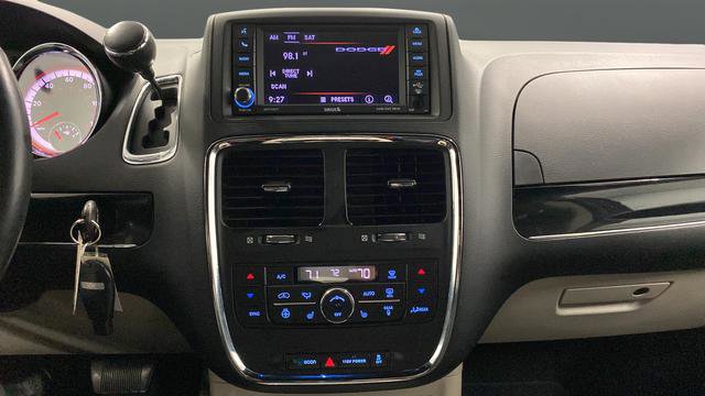 Used 2020 Dodge Grand Caravan SXT w/ Driver Convenience Group FWD image 12