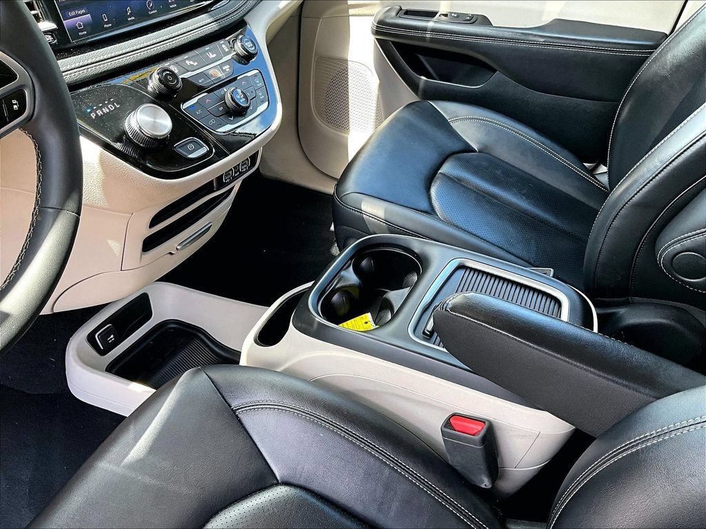 Used 2024 Chrysler Pacifica Touring-L FWD image 21