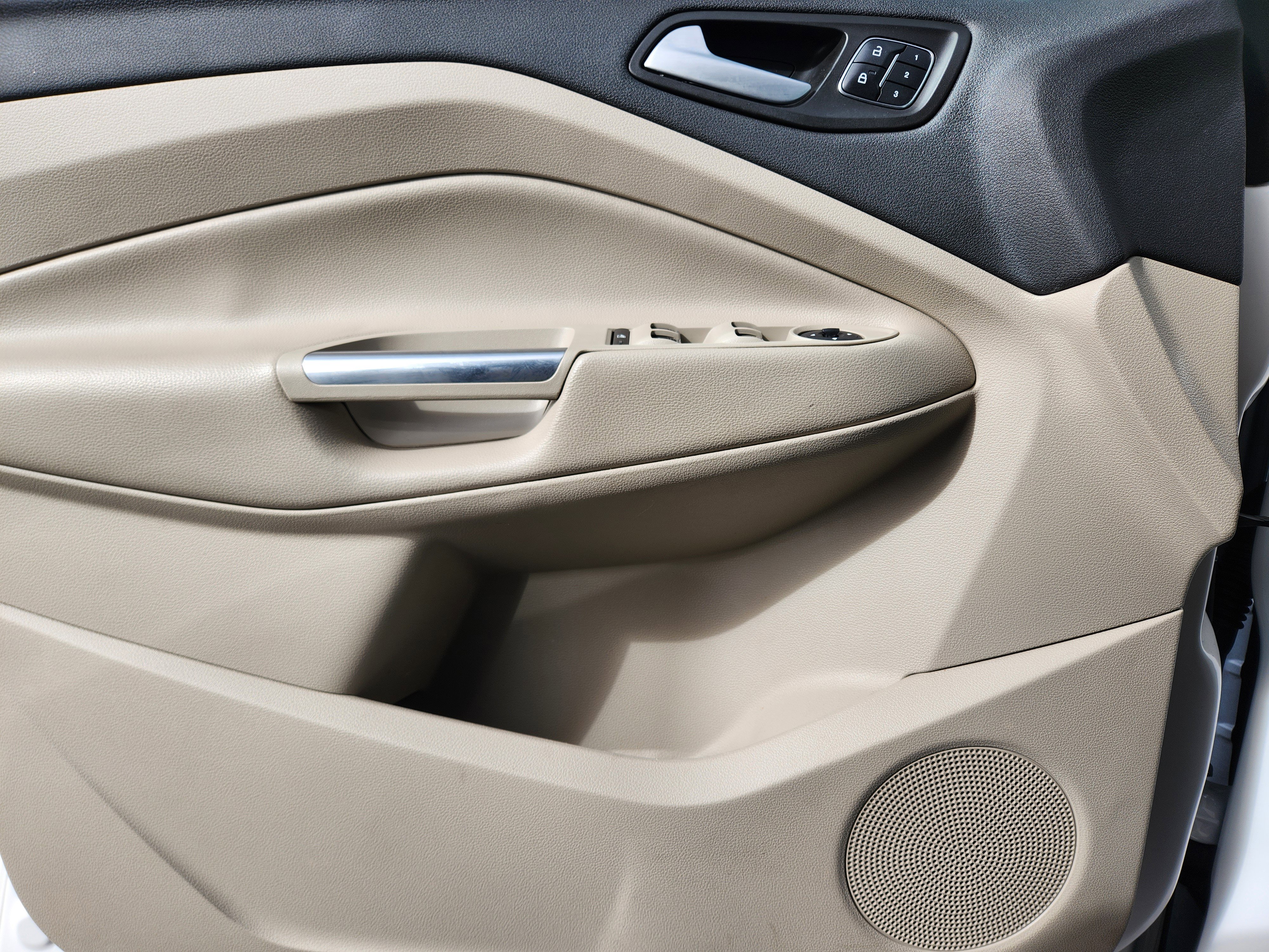 Used 2019 Ford Escape Titanium image 14