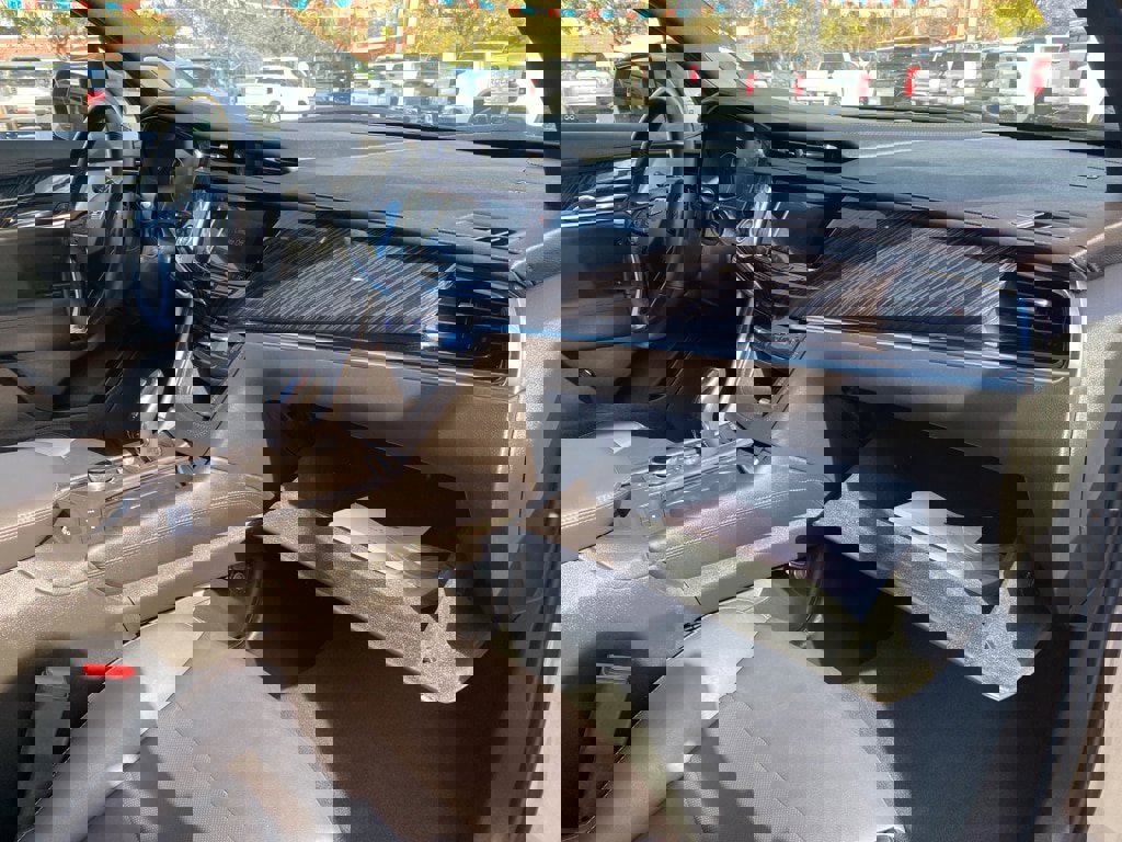 Used 2025 Cadillac XT6 Premium Luxury image 25