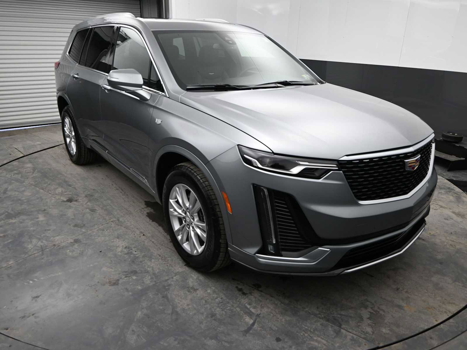 New 2025 Cadillac XT6 Luxury