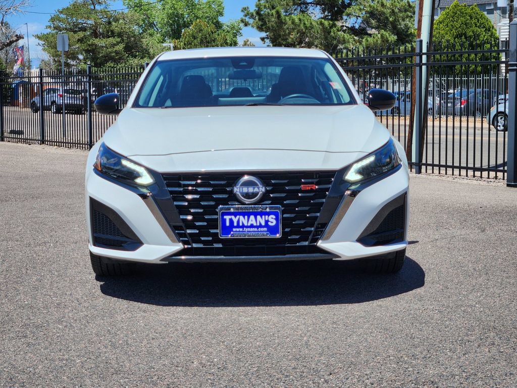 Used 2023 Nissan Altima 2.5 SR w/ SR Premium Package FWD image 2