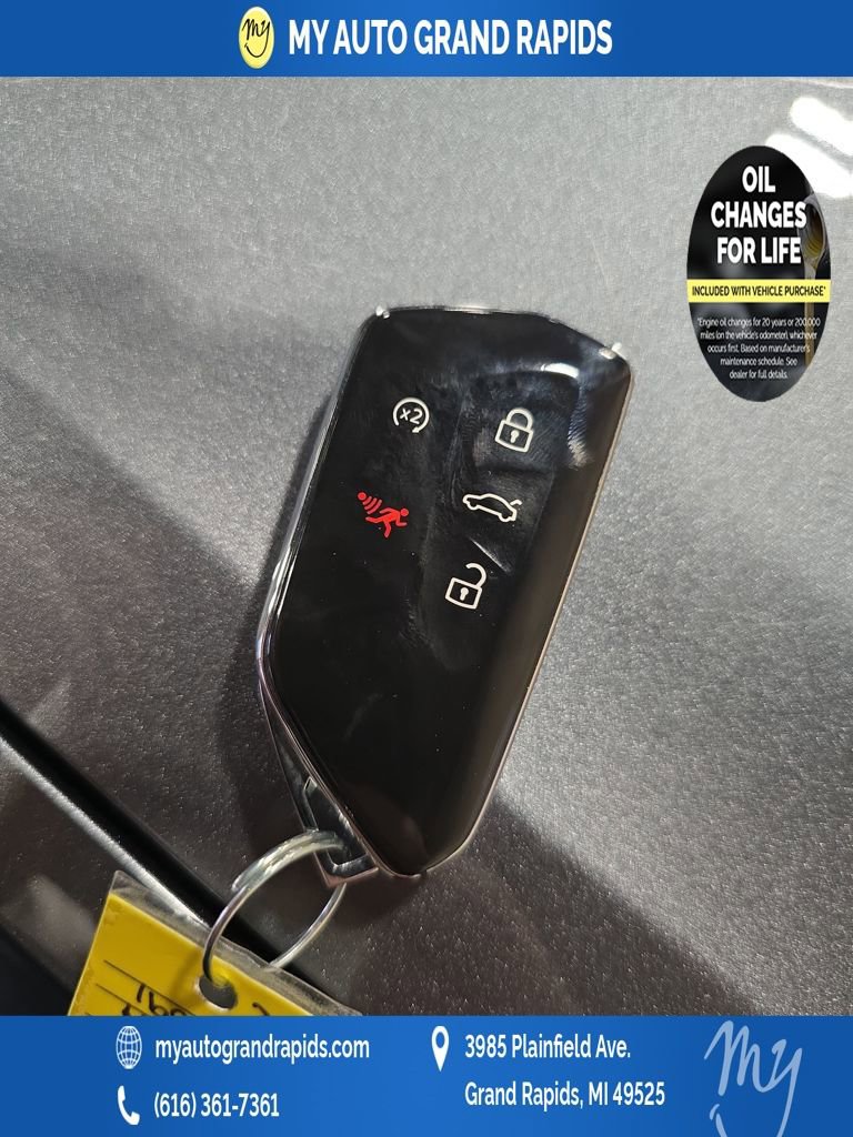 Used 2025 Volkswagen Atlas SE image 34