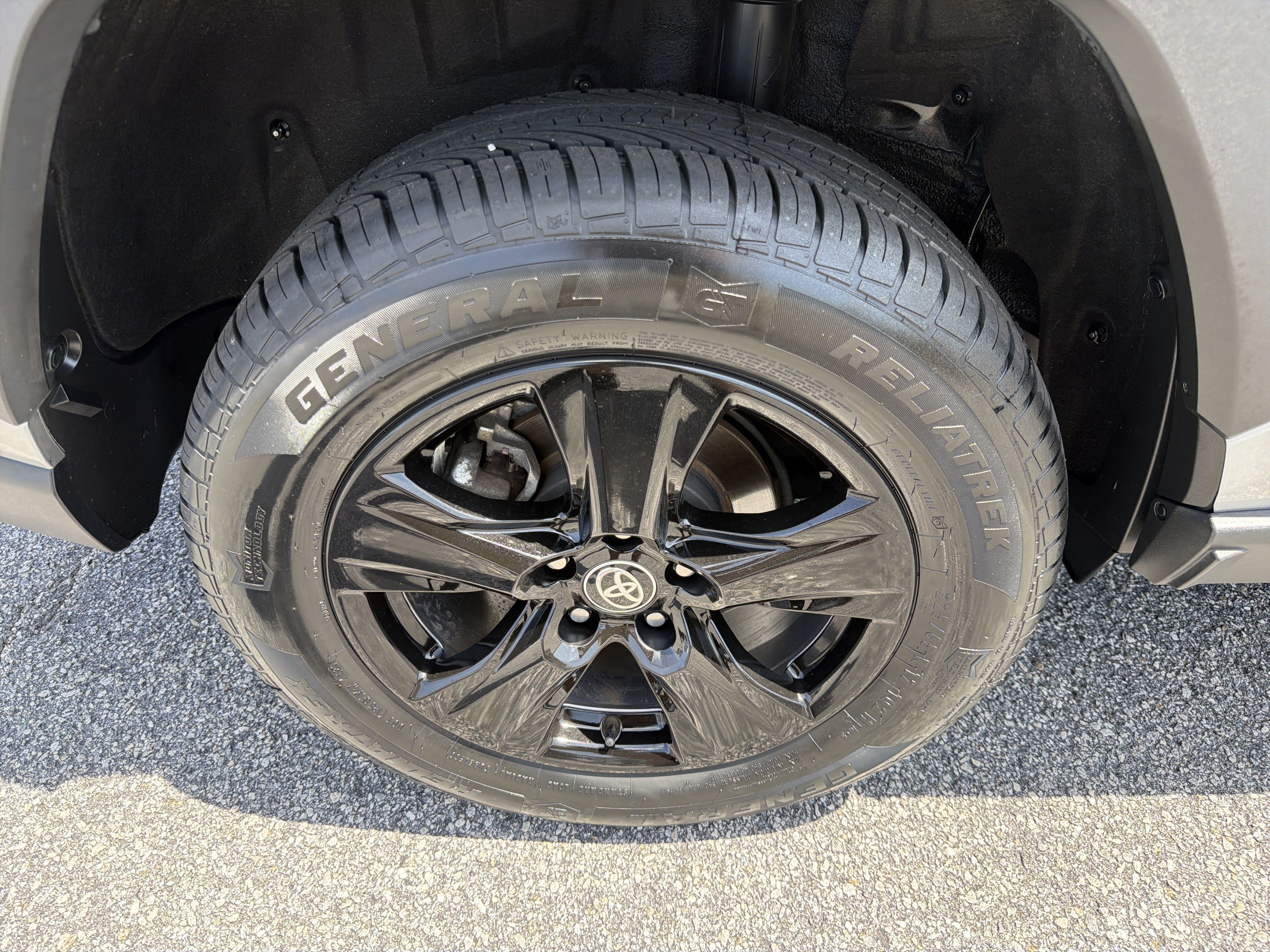 Certified 2025 Toyota RAV4 XLE FWD image 25