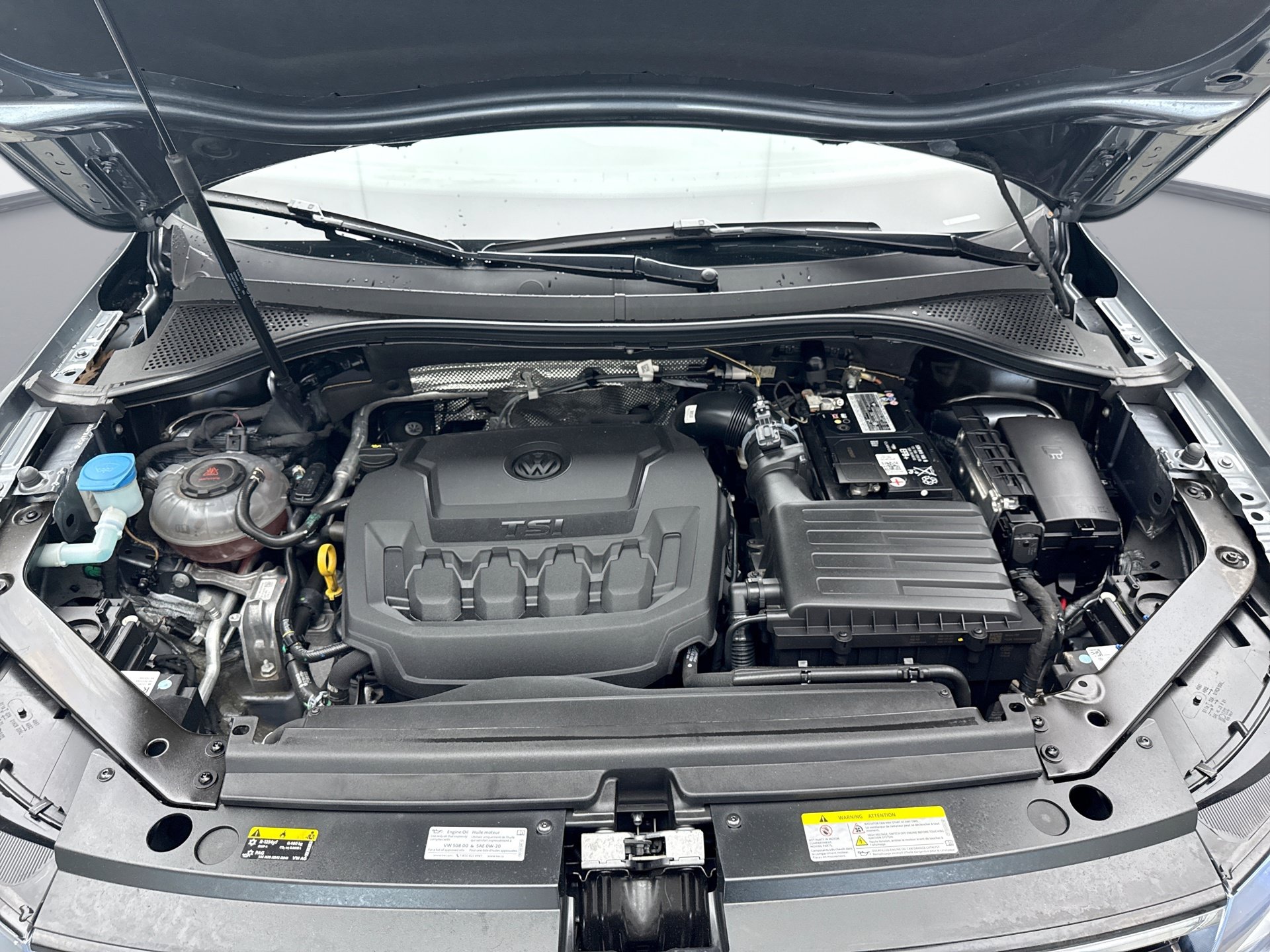 Used 2023 Volkswagen Tiguan SE R-Line FWD image 28