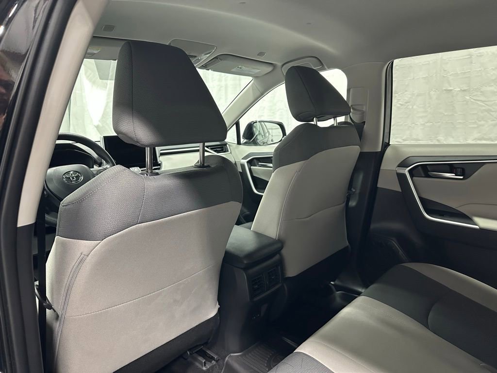 Used 2025 Toyota RAV4 XLE image 46