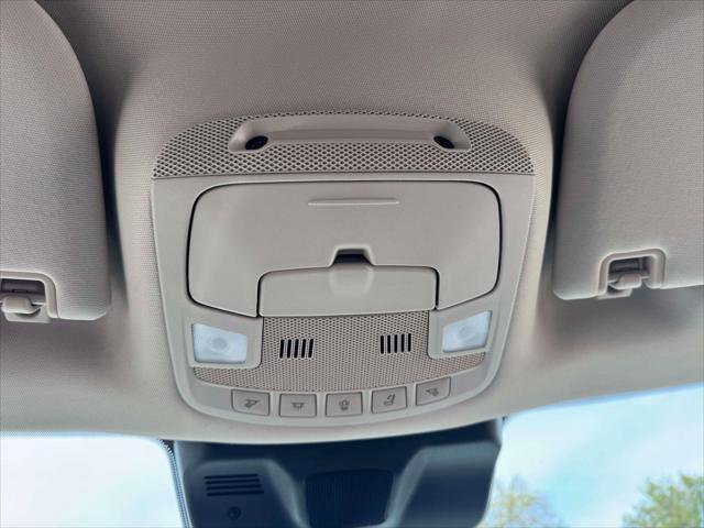 Used 2022 Lincoln Navigator 4WD image 32