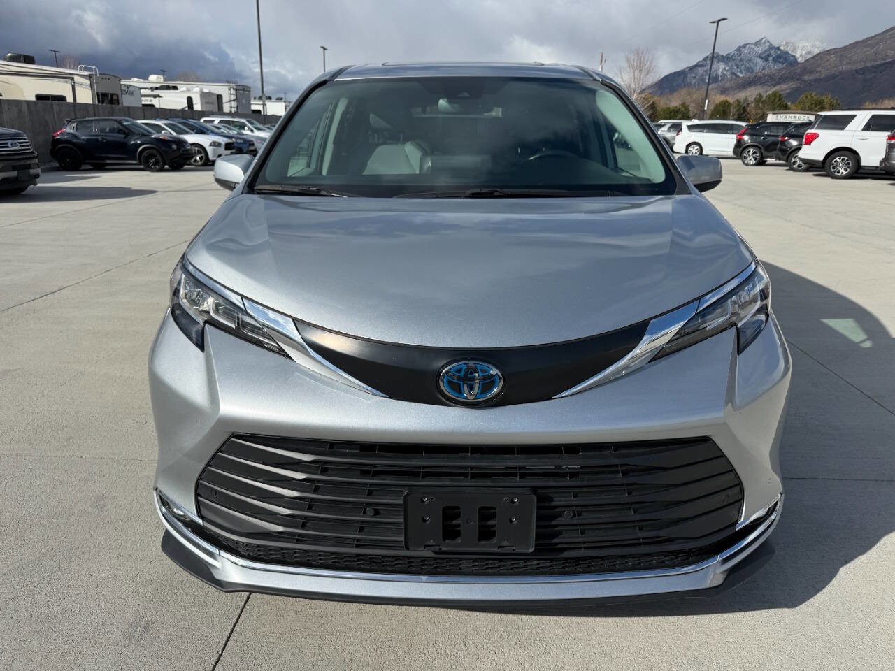 Used 2023 Toyota Sienna XLE image 8