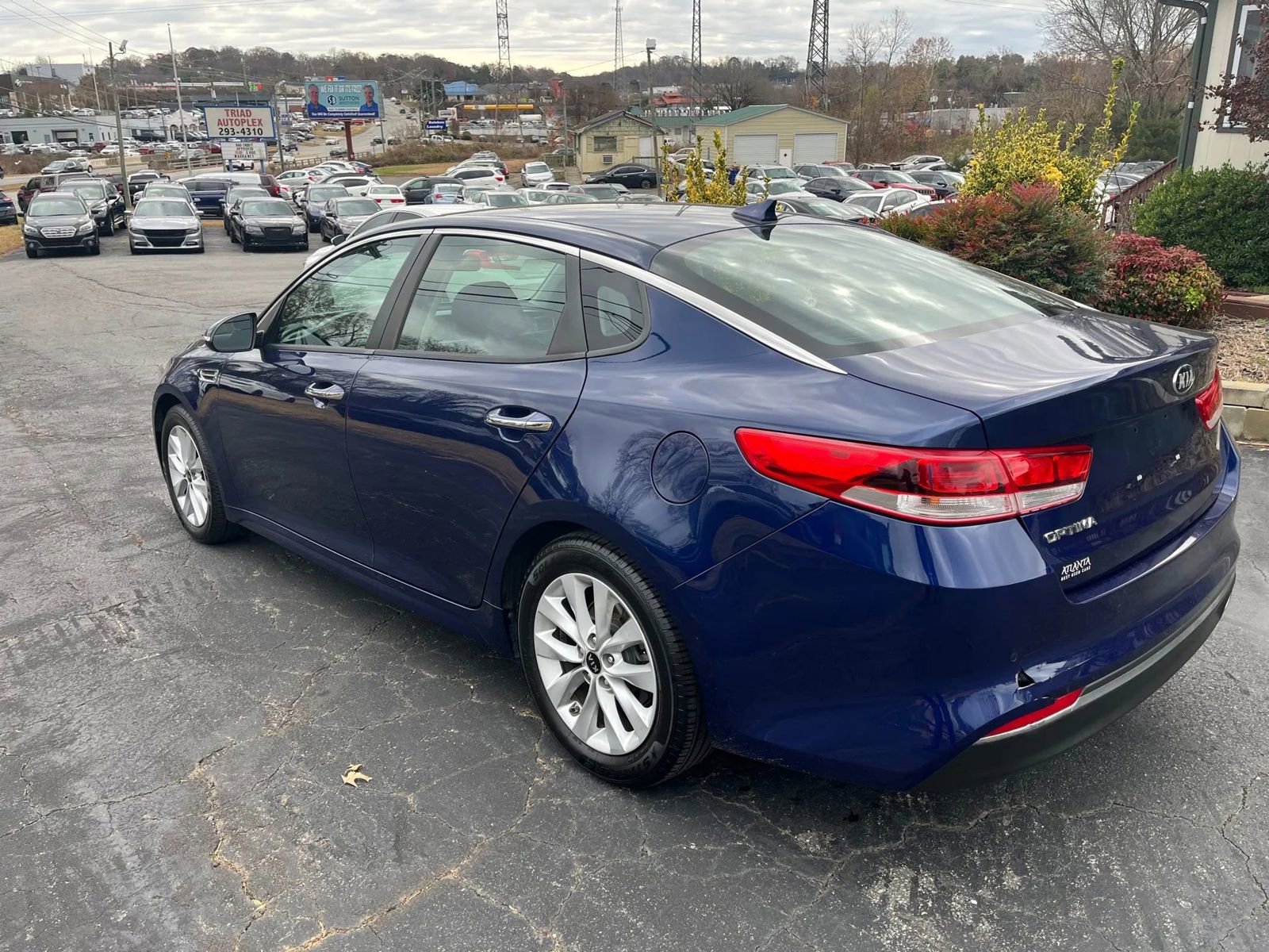 Used 2018 Kia Optima LX w/ 17" Alloy Wheels Package FWD image 4