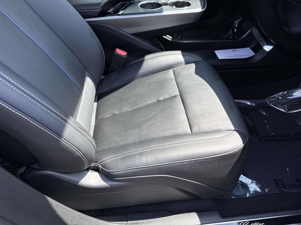 Certified 2025 Cadillac Lyriq Luxury w/ LPO, Floor Liner Package AWD/4WD image 28