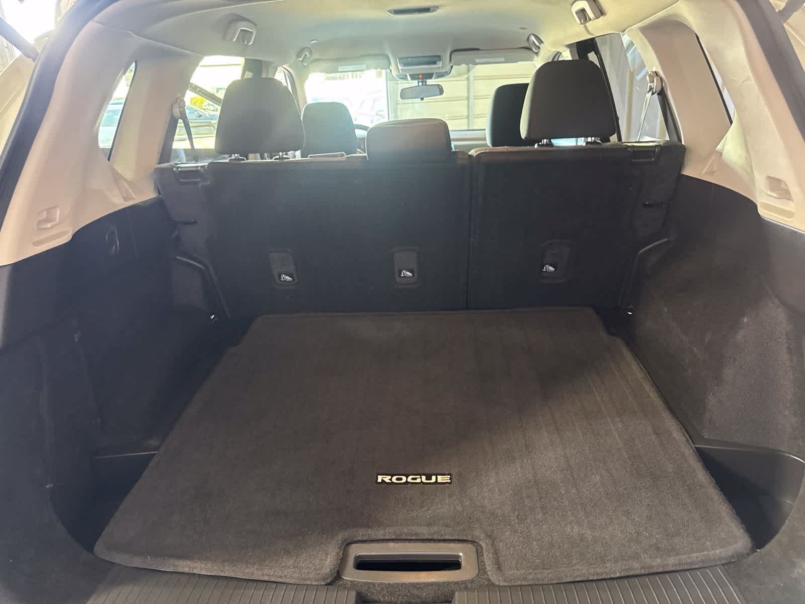 Used 2022 Nissan Rogue SV FWD image 14