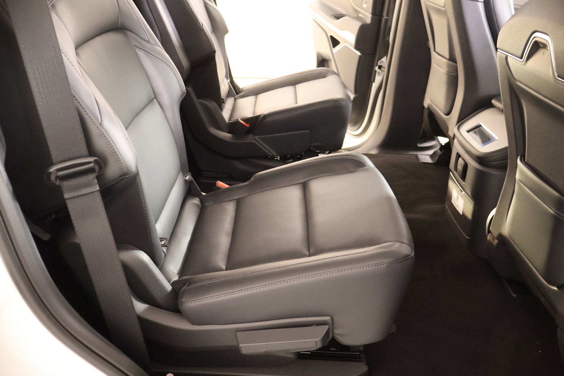 New 2026 Lincoln Navigator Premiere AWD/4WD image 16