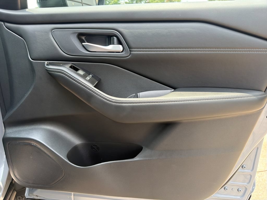 Used 2026 Nissan Rogue Dark Armor FWD image 45
