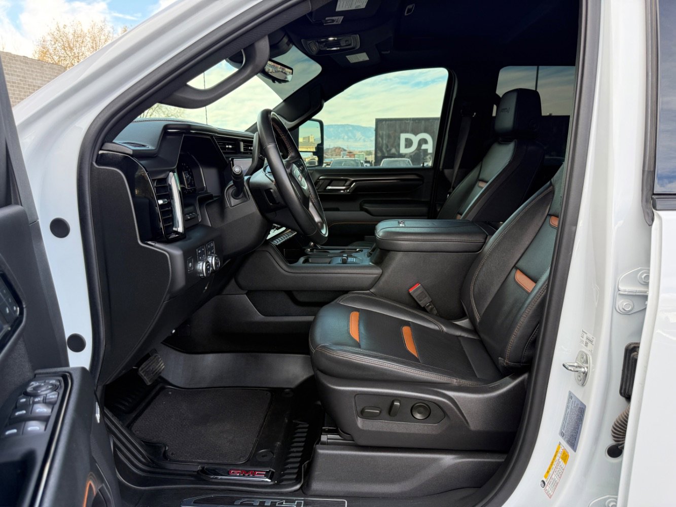 Used 2024 GMC Sierra 2500 AT4 w/ AT4 Premium Plus Package image 9